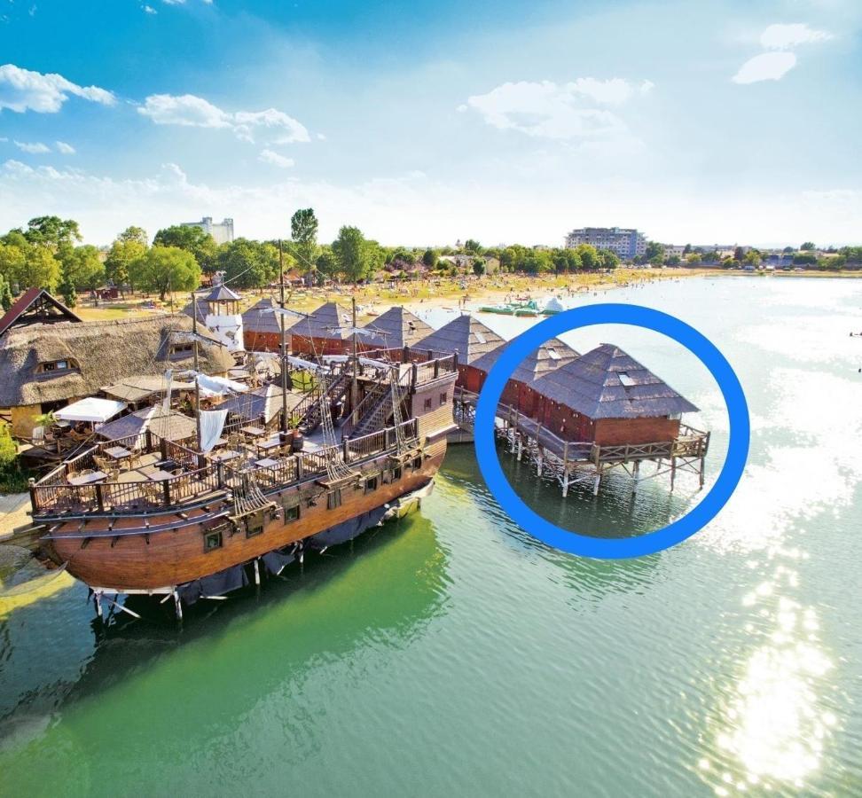 Bungalov Na Vode - Lobster Apartman Szenc Kültér fotó