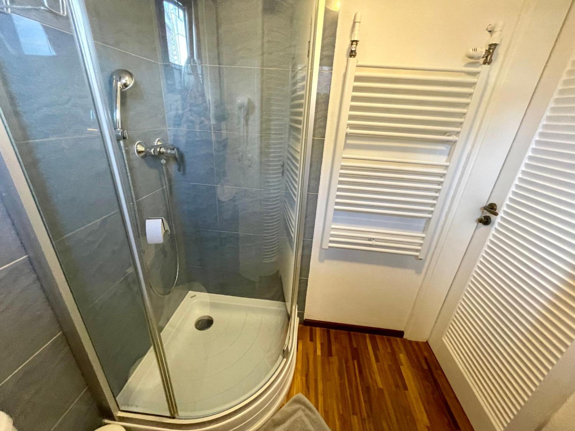 Bungalov Na Vode - Lobster Apartman Szenc Kültér fotó